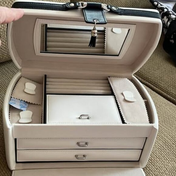 White /Black Jewelry Box with Handle NWT - Picture 5 of 8